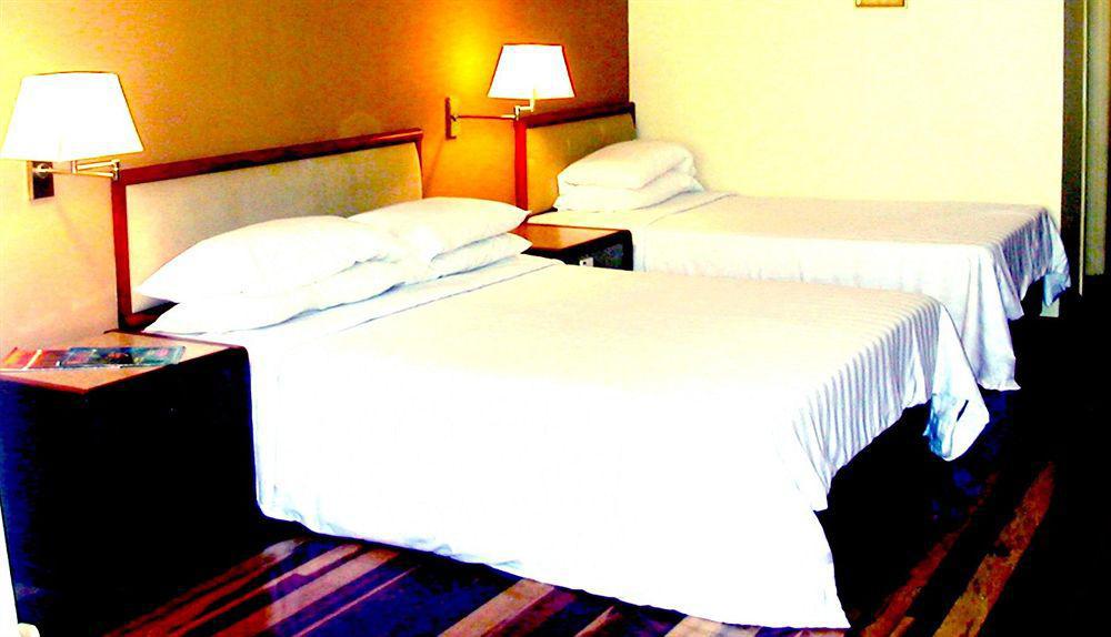 Duta Sands Beach Resort Kuantan Room photo